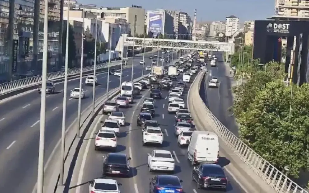 İki istiqamətdə tıxac var