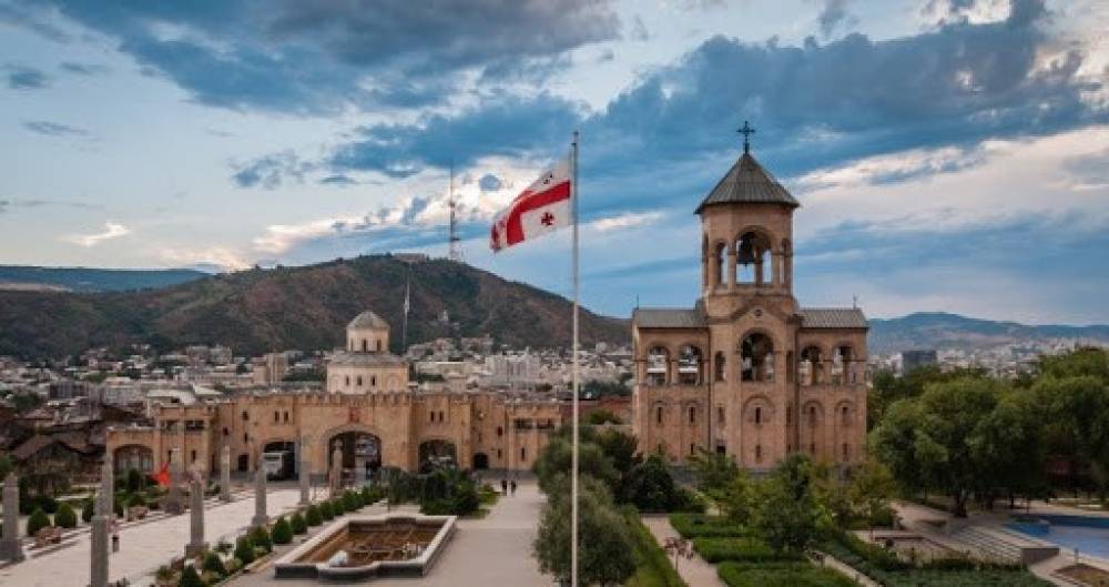 Bu ölkənin sabiq müdafiə naziri həbs edildi 