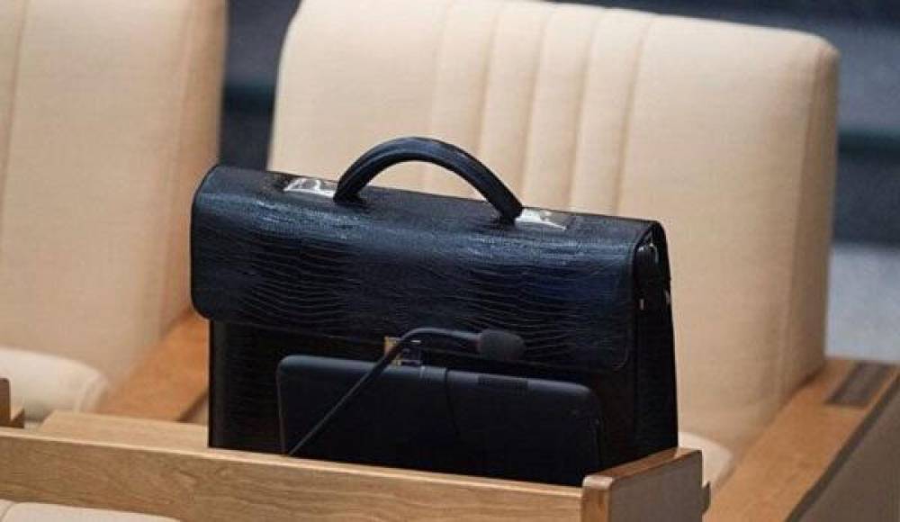 Tanınmış cərrahın qardaşına yüksək vəzifə verildi 