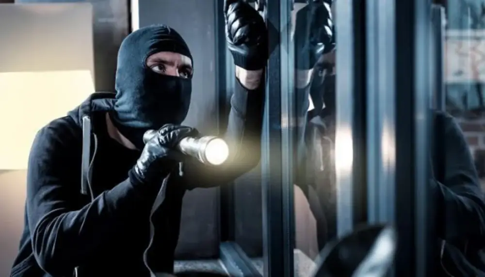 Bakıda 12000 manatlıq mobil telefon oğurlanıb