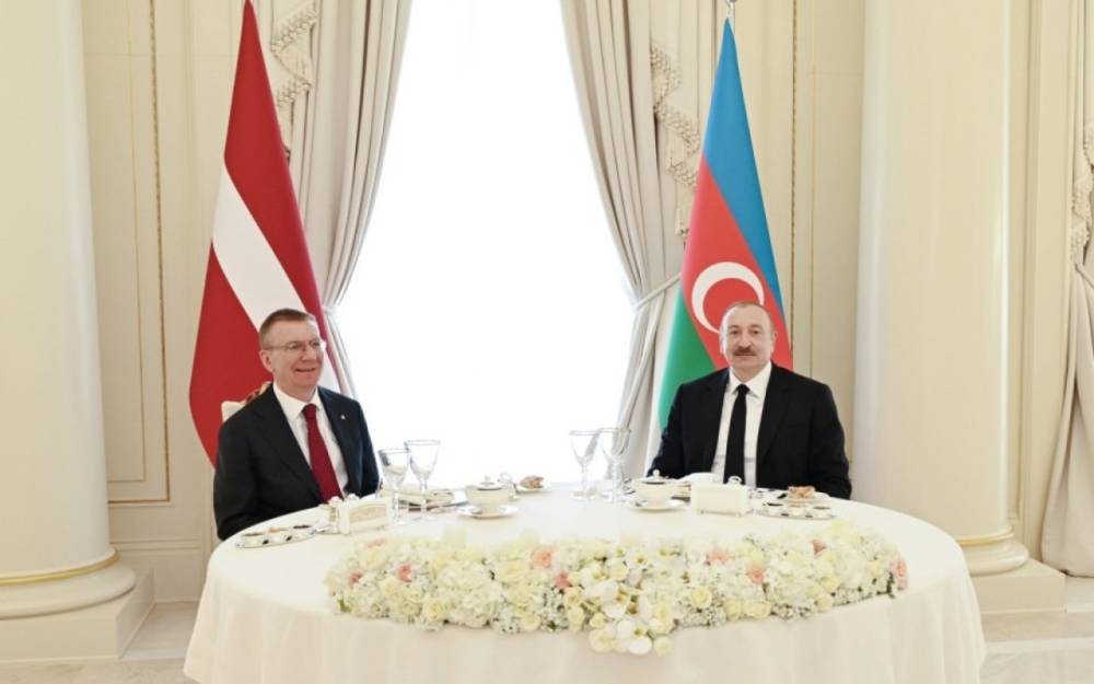 Edqars Rinkeviçsin şərəfinə rəsmi lanç verildi