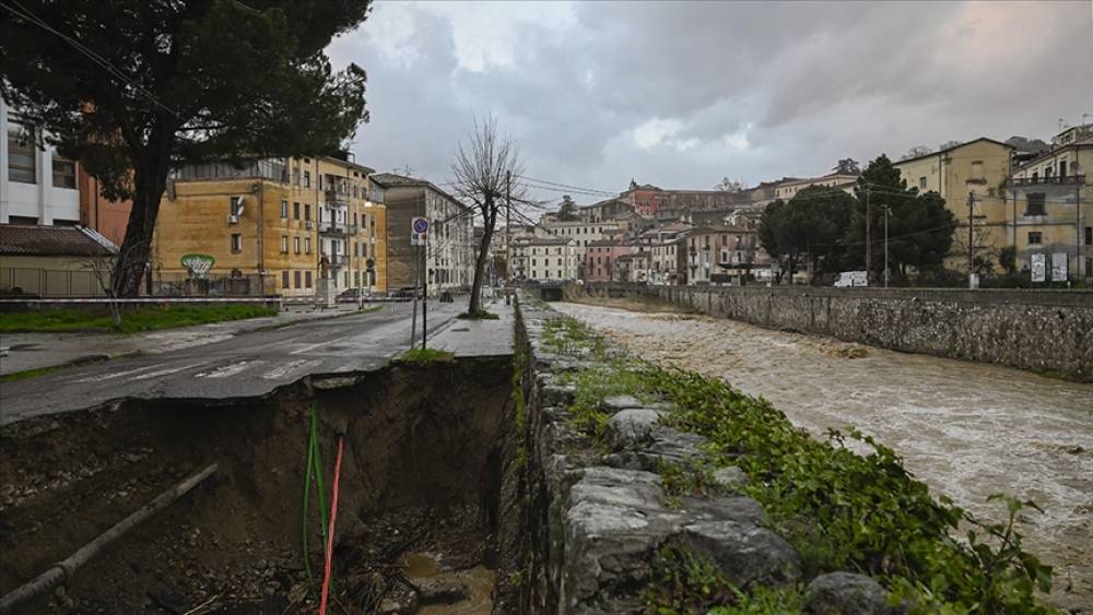 Bu ölkədə şiddətli yağışlar daşqınlara səbəb oldu