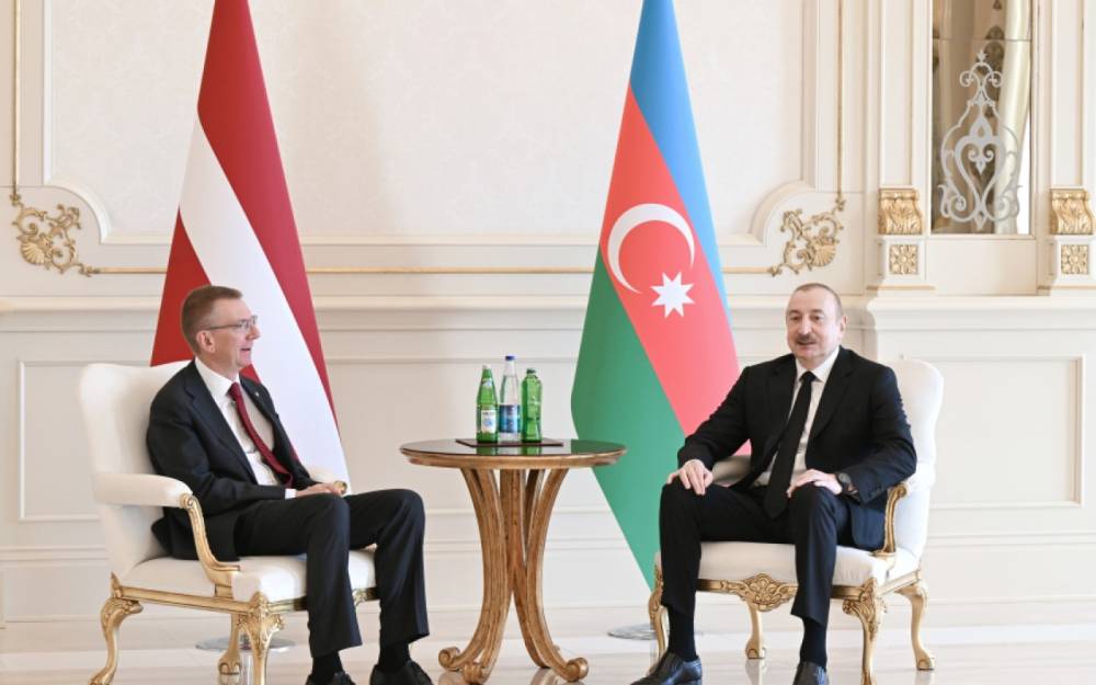 Liderlər mətbuata bəyanatlarla çıxış edirlər