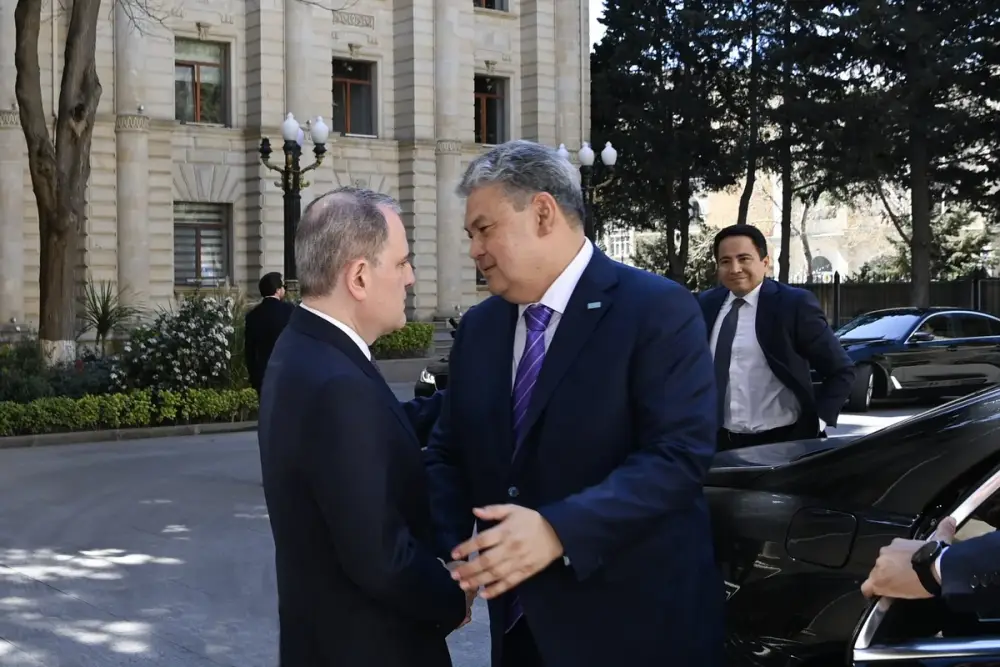 Ceyhun Bayramov qazaxıstanlı həmkarını qəbul edib