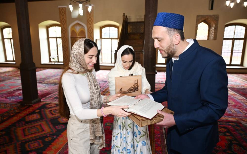 Leyla və Arzu Əliyevalar Şəkidə Xan məscidini ziyarət etdilər - FOTOLAR
