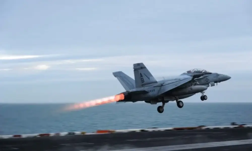 ABŞ-də qırıcı qəzaya uğradı: Pilot son anda xilas oldu