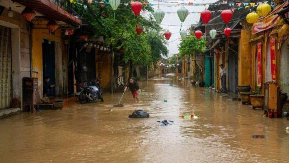 Cənub-Şərqi Asiyada təbii fəlakətlər 1200-ə yaxın insanın həyatına son qoydu