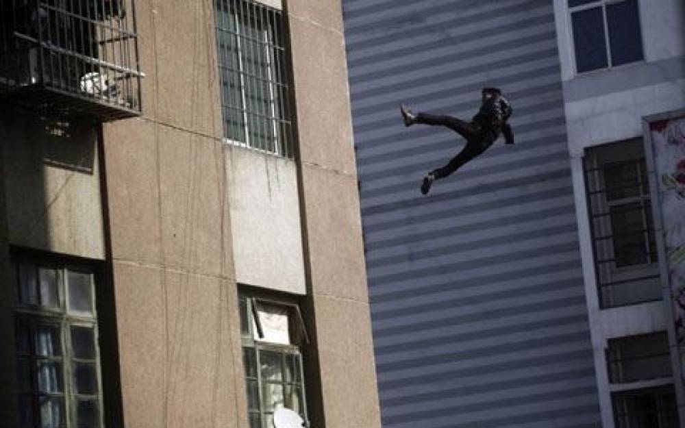 Bakıda oğlan 8-ci mərtəbədən yıxılıb öldü