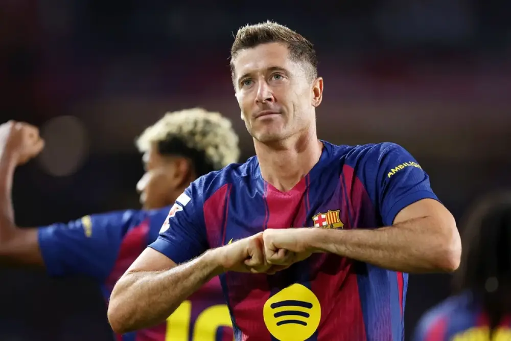 "Barselona" Levandovskiyə maaşını azaltmaq şərti ilə yeni müqavilə təklif etməyi düşünür