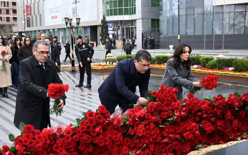 MEDİA-nın kollektivi "Ana harayı" abidəsini ziyarət etdi - FOTOLAR