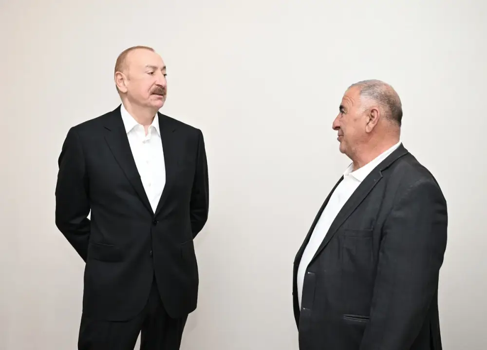 Prezident İlham Əliyev Xocavənd kəndinə köçmüş sakinin evində olub, söhbət edib