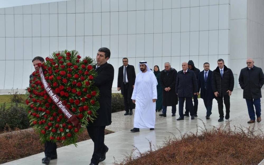 Ərəb Parlamentinin prezidenti Fəxri xiyabanı və Zəfər parkını ziyarət etdi - FOTOLAR