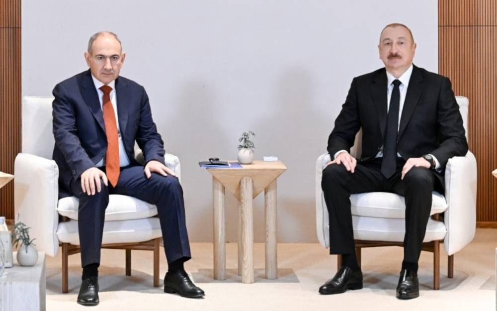 İlham Əliyev Paşinyanla görüşdü - FOTOLAR+VİDEO