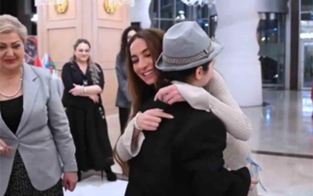 Arzu Əliyeva "Qaranlıqdan sonra" adlı bədii-yaradıcılıq gecəsindən paylaşım edib - VİDEO