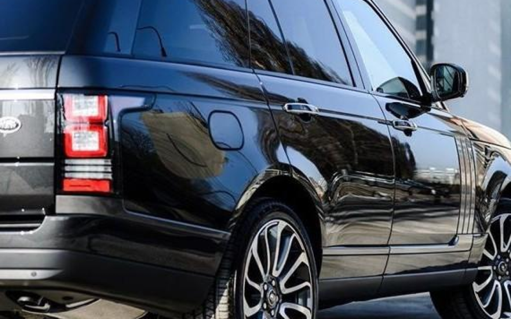 "Ayıq sürücü" "Range Rover"dən 11 min manat oğurladı