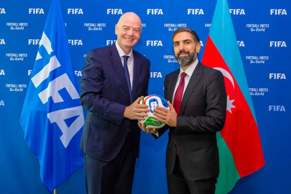 Rövşən Nəcəf FIFA prezidenti ilə görüşüb