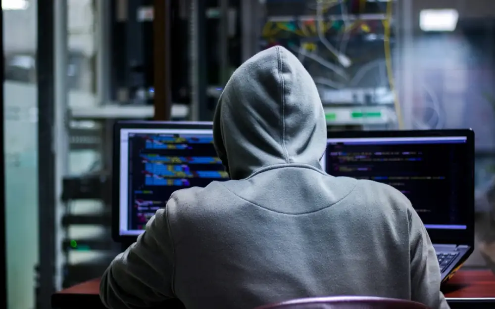Sosial şəbəkədə 150-dən çox profilə müdaxilə edən haker saxlanıldı - VİDEO
