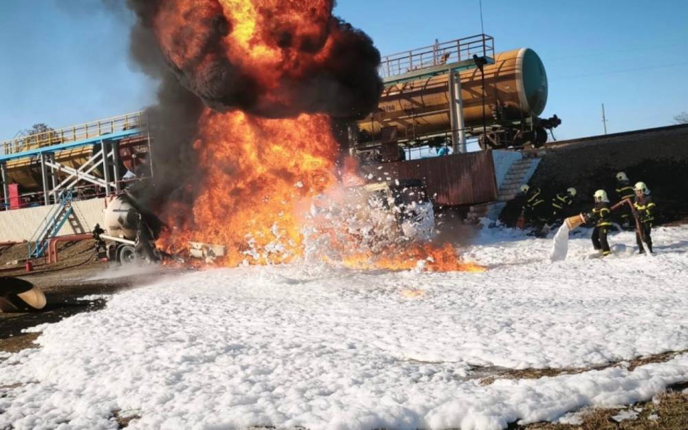 Qazaxda yanacaq daşıyan avtomobil yandı - Ölən var (VİDEO)