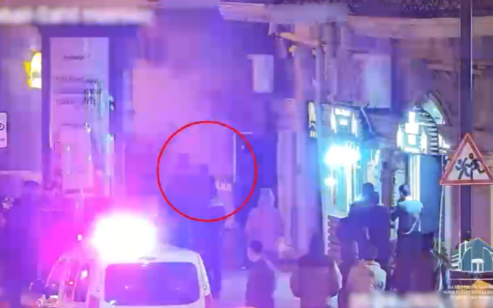 Bakının mərkəzində baş verən yanğına polis belə müdaxilə etdi - VİDEO