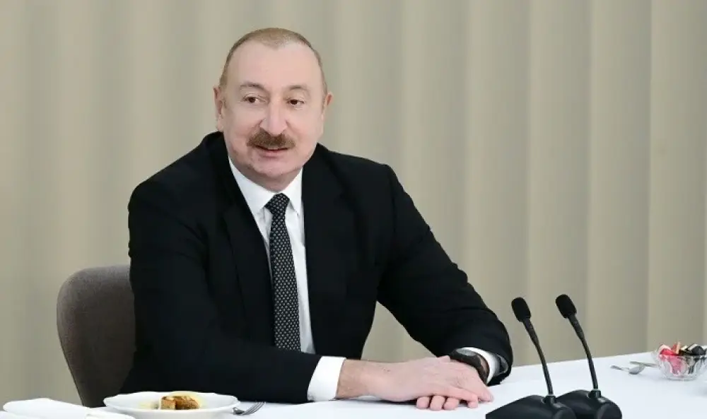 İlham Əliyev Niderlandın baş naziri ilə danışdı