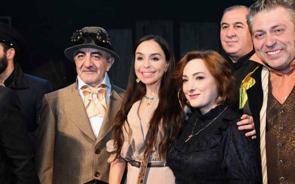 "Leyla Əliyeva “Neft bumu hamıya gülümsəyir” tamaşasının nümayişində - FOTOLAR