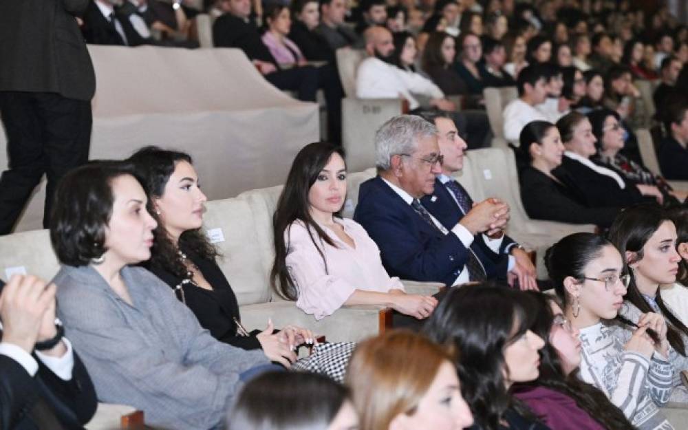 Leyla Əliyeva “Yalnız mədəniyyət” adlı musiqili tamaşanı izlədi - FOTOLAR