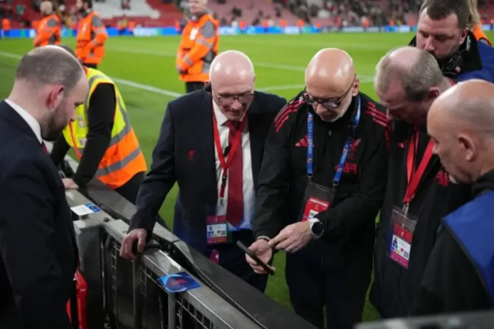 "Qalatasaray" "Liverpul"la oyundakı hadisəyə görə kompensasiya tələb edəcək