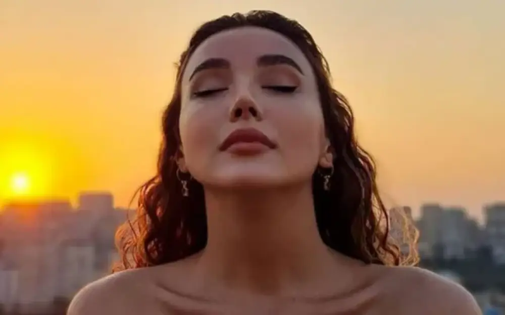 Restoranda aktrisa ilə dostlarının başına iş gəldi - "Gözünün biri görməyə bilər" (VİDEO)