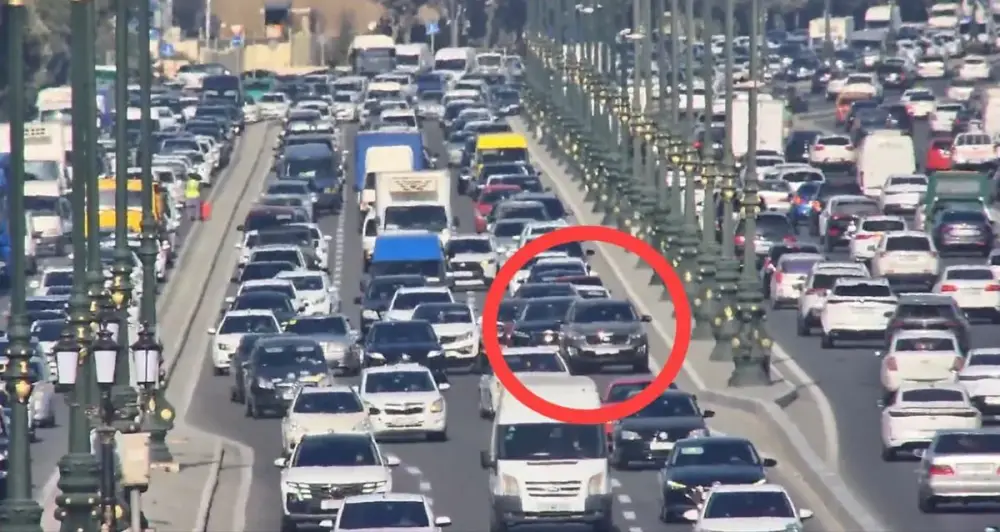 Bakının mərkəzində qəza uzun tıxaca səbəb oldu