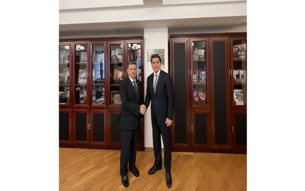 Hikmət Hacıyev Türkmənistan səfiri ilə görüşdü