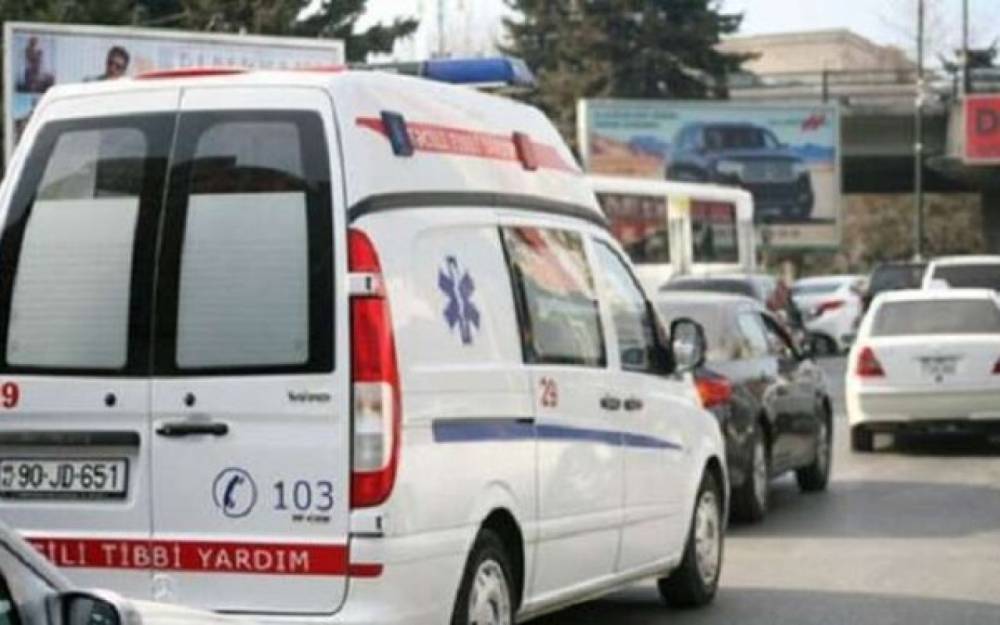 Şiriniyyat sexində bədbəxt hadisə - Əli aparatda qaldı