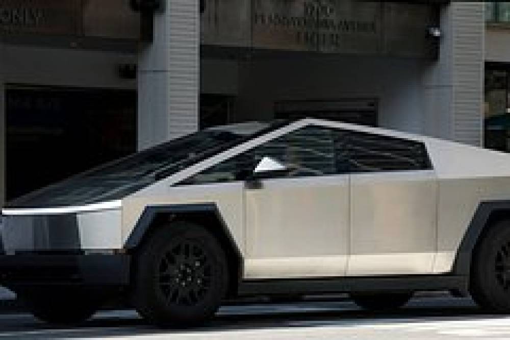 "Tesla" şirkəti avtomobillərindən birini 10-cu dəfə geri çağırıb - FOTO