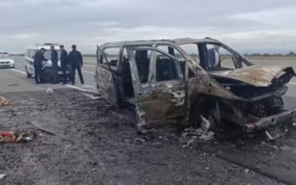 Ucarda mikroavtobus yandı