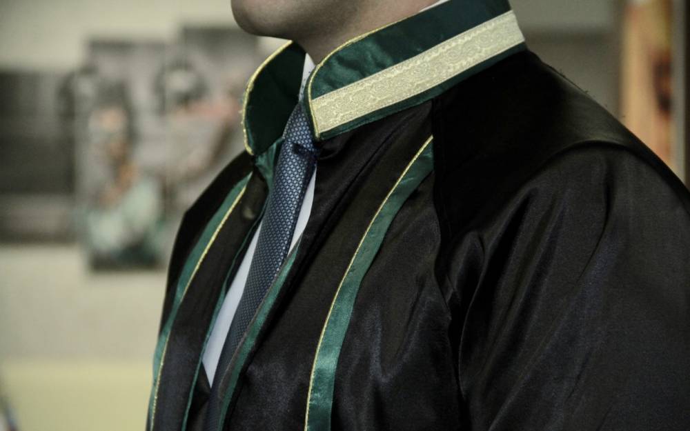 Azərbaycanda iki vəkilin fəaliyyəti dayandırılır