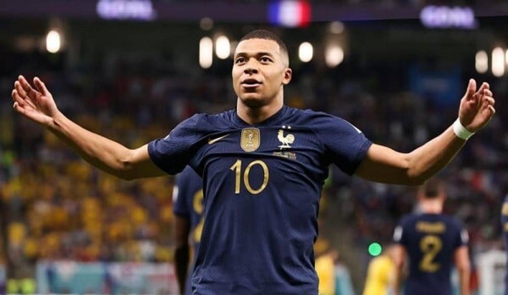 Azərbaycanla oynamaq istəyirəm - Mbappe