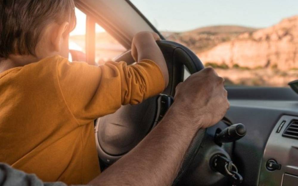 DYP-dən körpə uşaqla avtomobil idarə edən sürücülərə müraciət