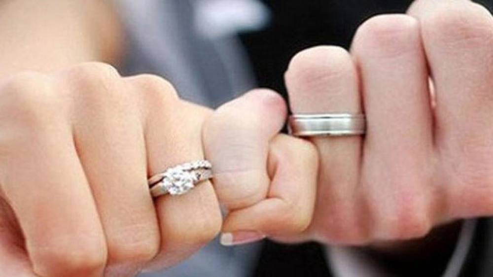 Üzüyü çıxara bilmədi, FHN-i köməyə çağırdı