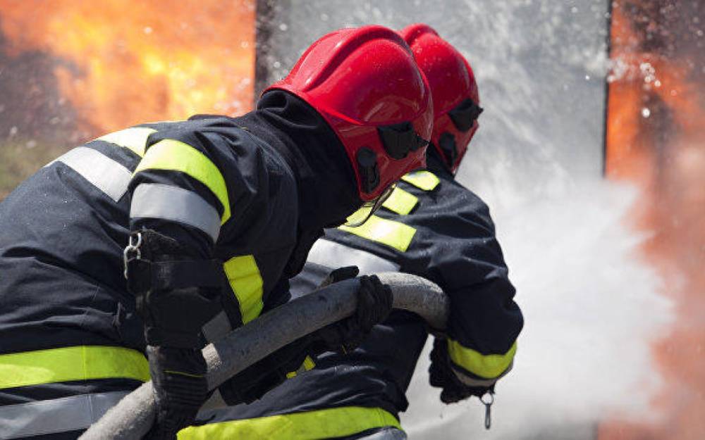 Qəbələdə ev yandı