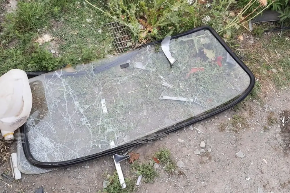 Goranboyda minik avtomobili aşıb, altı nəfər xəsarət alıb