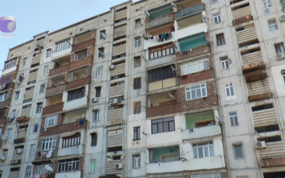 Yaşayış binasının köhnə liftləri sökülüb, yeniləri isə quraşdırılmır - VİDEO