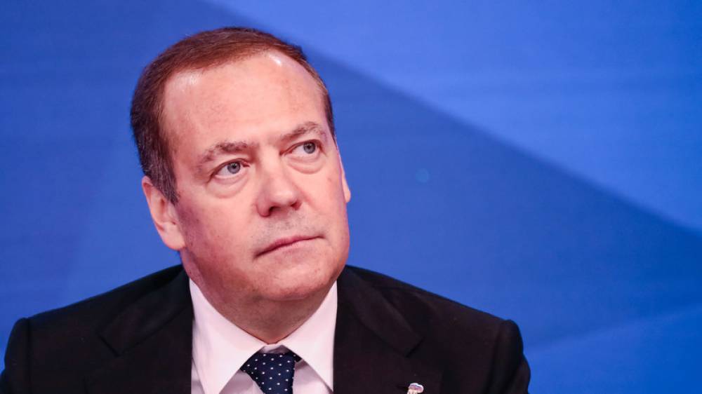 Medvedev: Rusiya ölkəni və xalqı müdafiə etmək üçün sərt tədbirlərə məcbur olub