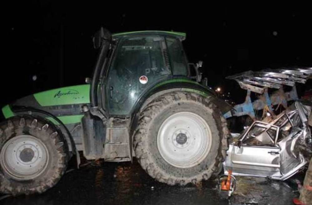 Avtomobil traktora çırpıldı, xəsarət alanlar var