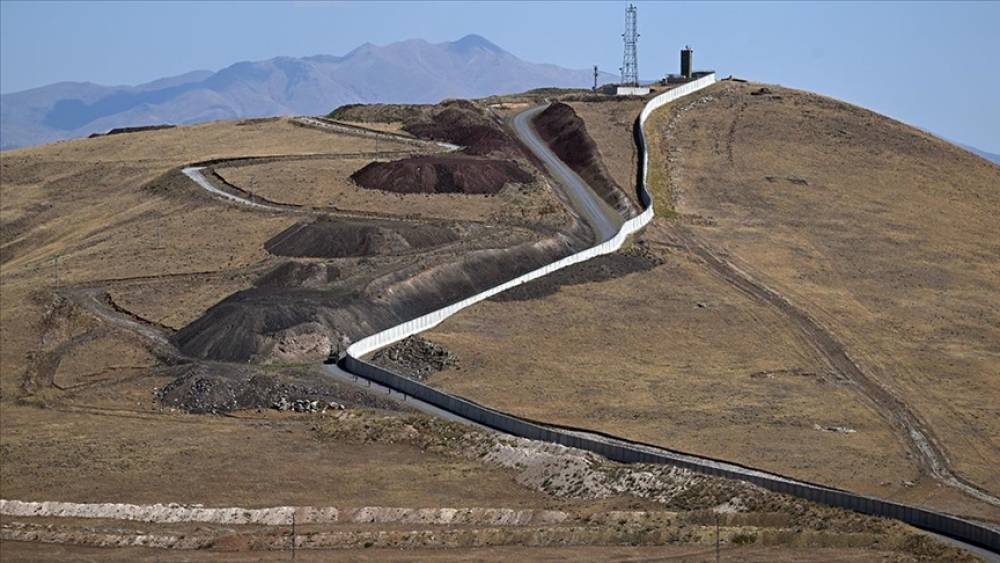 Van-İran sərhədində tikilən 204 kilometrlik təhlükəsizlik divarı tamamlandı