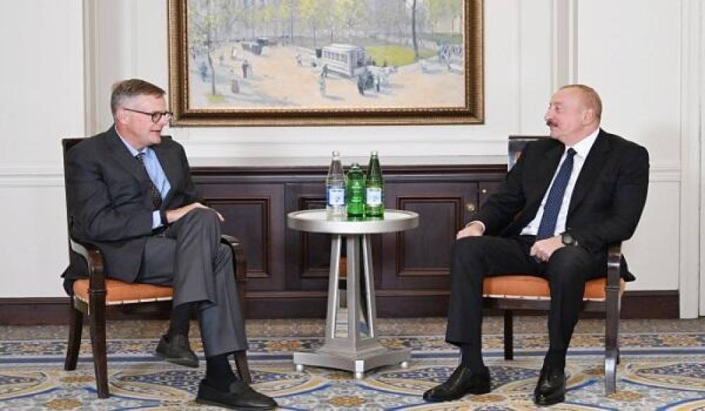 Prezident Corc Volkerlə görüşdü